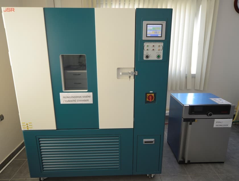 Laboratuvarımızdaki iklimlendirme kabini ve etüv